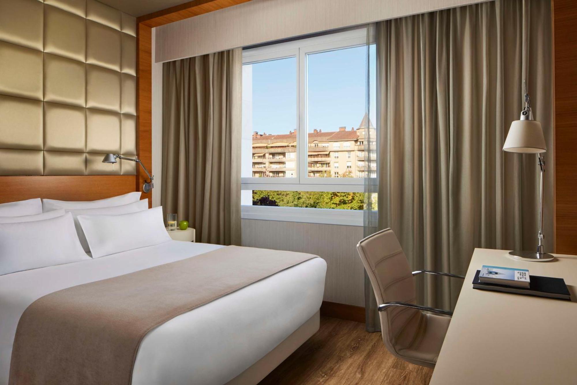 Habitación Familiar Contigua con cama supletoria (4 adultos + 2 niños)